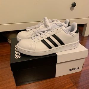 Adidas grand court women’s shoes 7.5